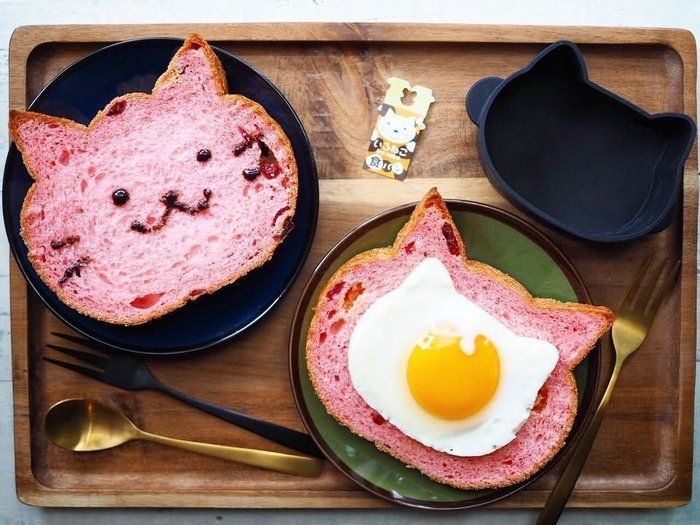 いろねこ食パン・猫型目玉焼きのせ
