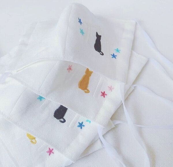 猫の刺繍マスク