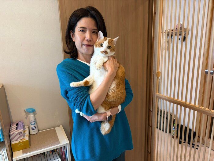 「猫の活動は楽しいので、苦じゃありません」と話す、ねこネットワーク代表の鈴木智恵さん