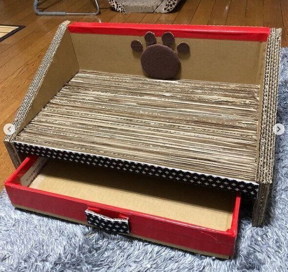 収納付き手作りダンボール爪とぎ