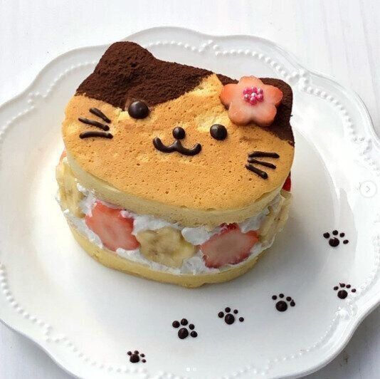 「かんたん厚めのパンケーキモールド ねこ型」で作った猫型パンケーキ