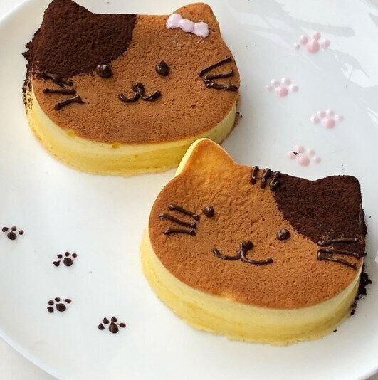 「かんたん厚めのパンケーキモールド ねこ型」で作った猫型パンケーキ