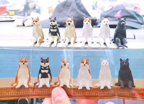 カプセルトイ「座る犬」