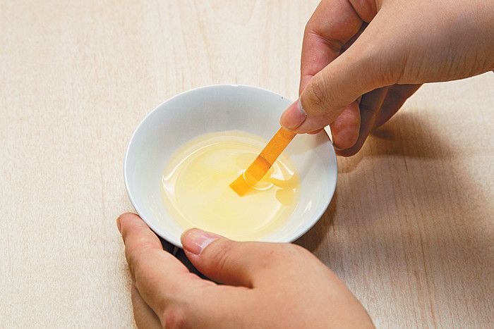 オシッコチェッカー 新鮮なオシッコをしみ込ませて測る