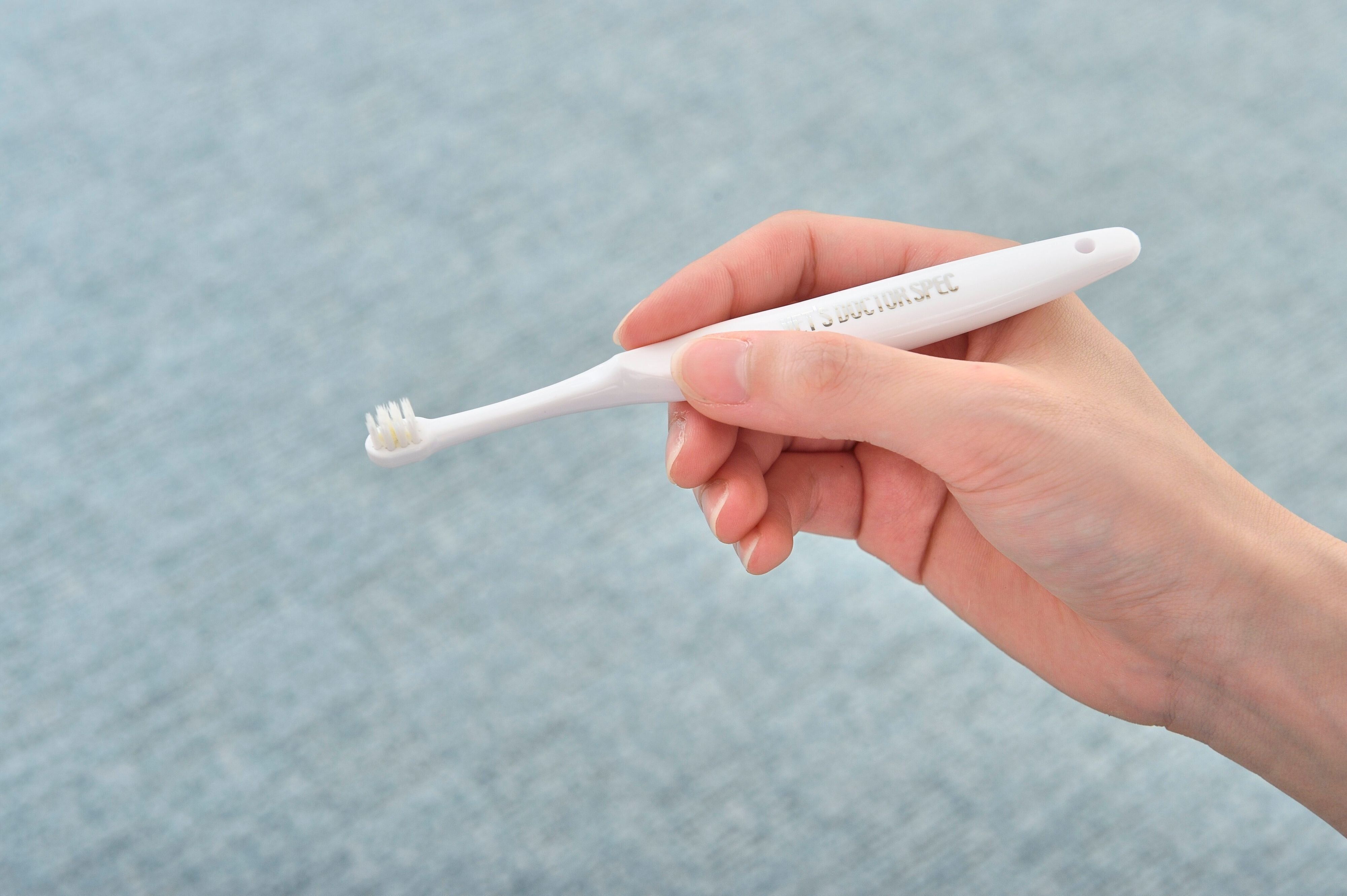 歯ブラシは鉛筆持ちで！