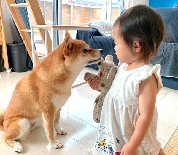 仲良しな花子ちゃんとモモ子ちゃん