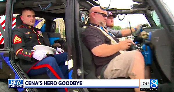 ジープを運転する人