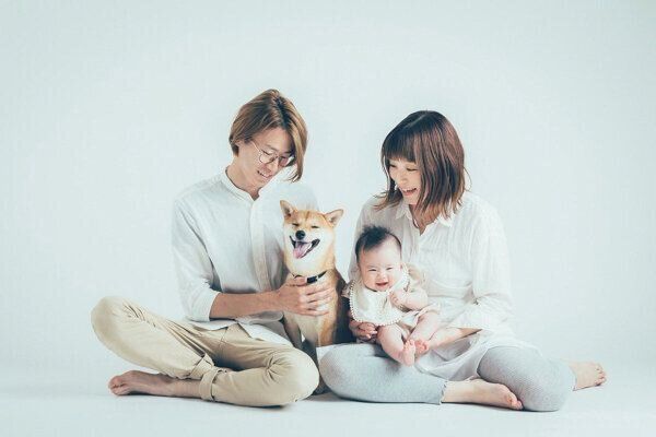 優しく寄り添うりんご郎くんと飼い主さんご家族