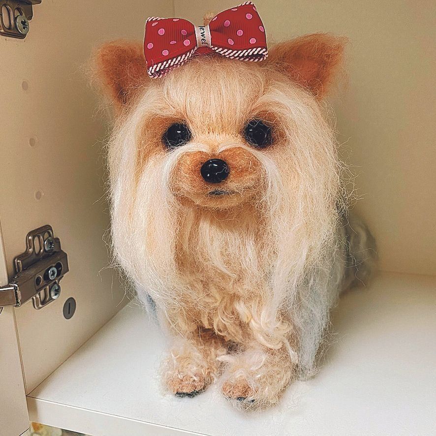 真深ちゃんの羊毛フェルトは宝物の一つ。「犬の一生は飼い主によって決まる」ということを、Ｈさんは真深ちゃんを通して学び、今はその経験をブログなどでも発信