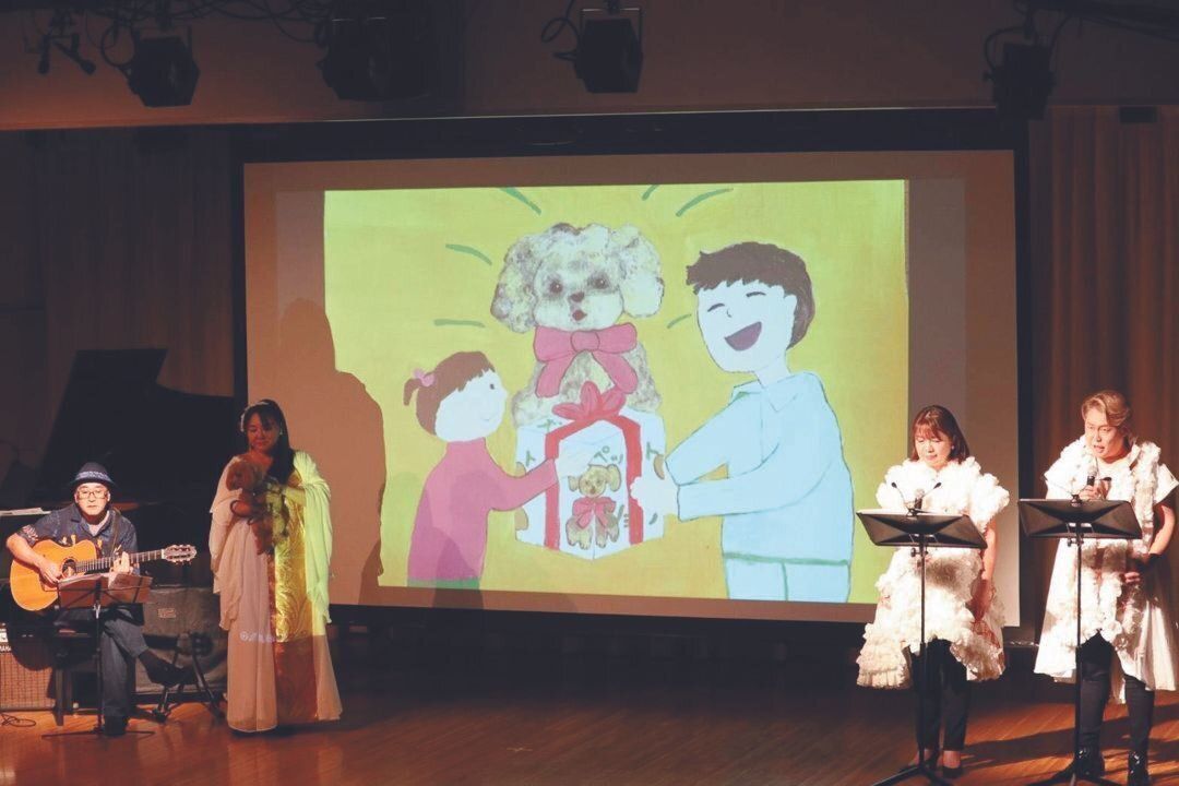 2023年８月、命の尊さを伝える小野さん自作の朗読ミュージカル「命の授業」を公演。元劇団四季の五大輝一さん、元宝塚歌劇団・元劇団四季の渓なつきさんが主演