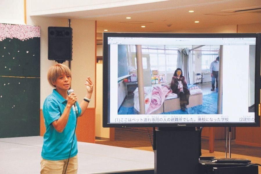 うささんは、災害時の愛犬との同室避難の必要性についての講演を全国で行っています