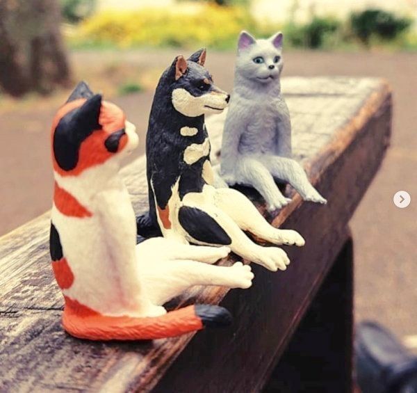 カプセルトイ「座る犬」