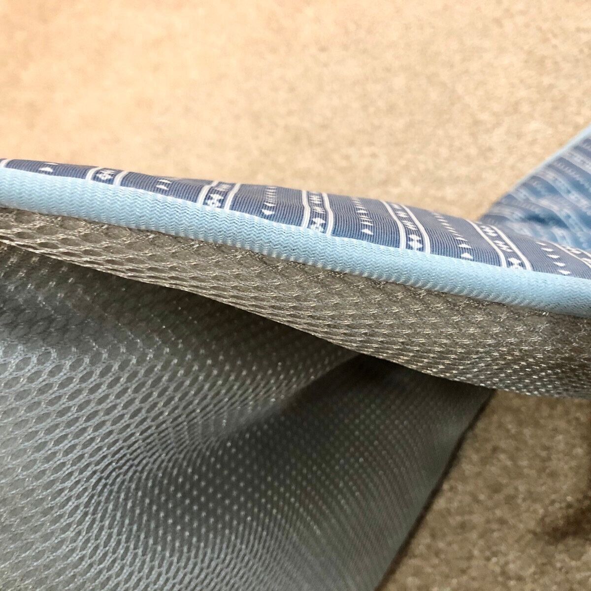 裏地はメッシュ素材