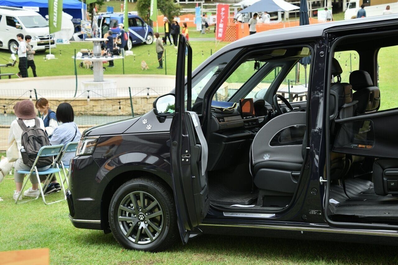 肉球エンブレムなどがいっぱいのホンダ車