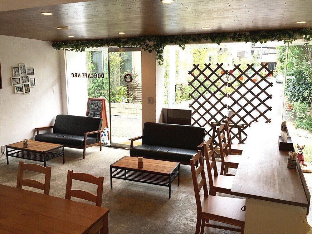 ドッグカフェの店内