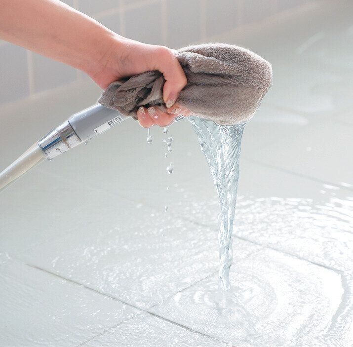 ハンカチでおおわれたシャワーヘッド