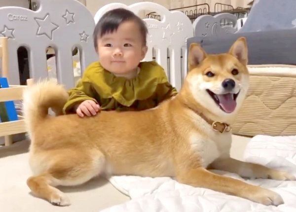 寄り添うりんご郎くんと妹ちゃん