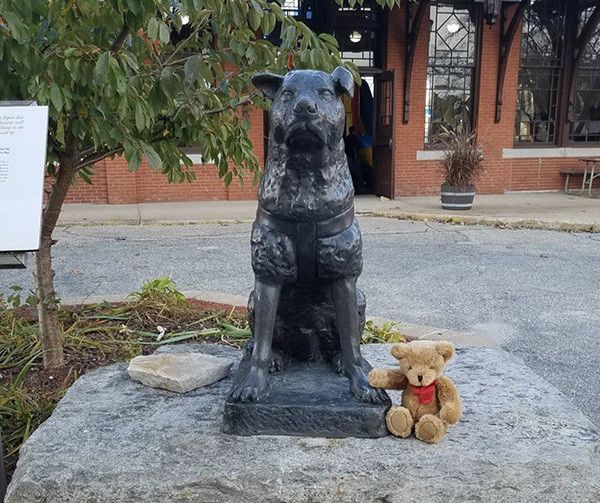 ハチ公像