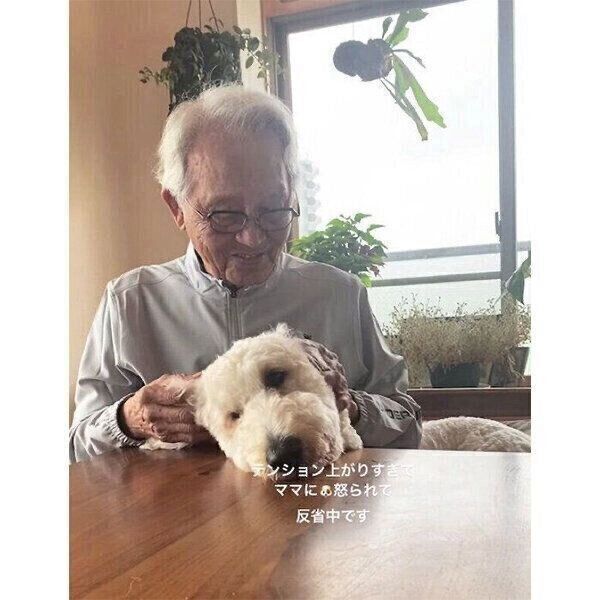 おじいちゃんに甘えるシエルくん