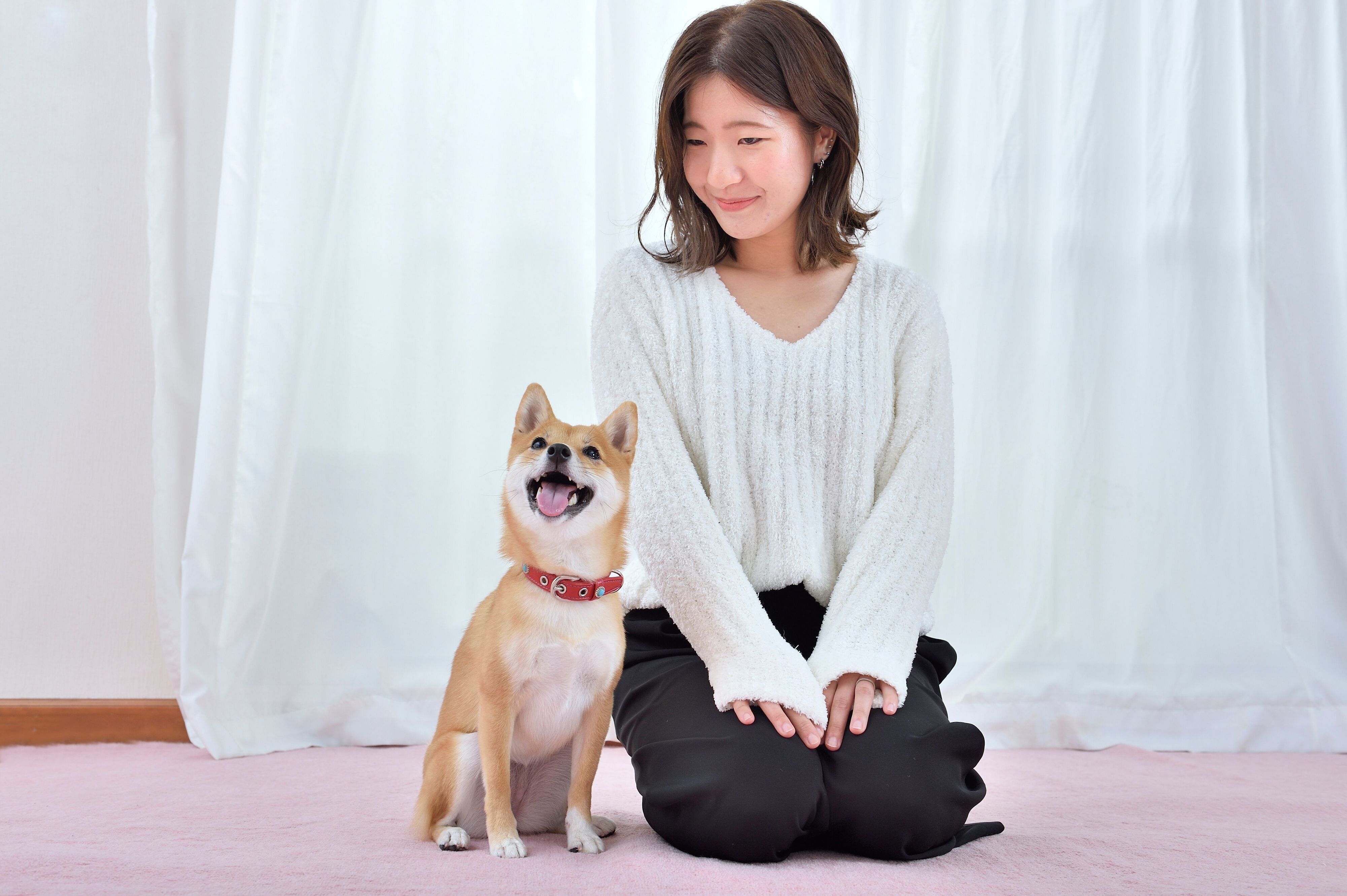 偶然をよそおってひじタッチ