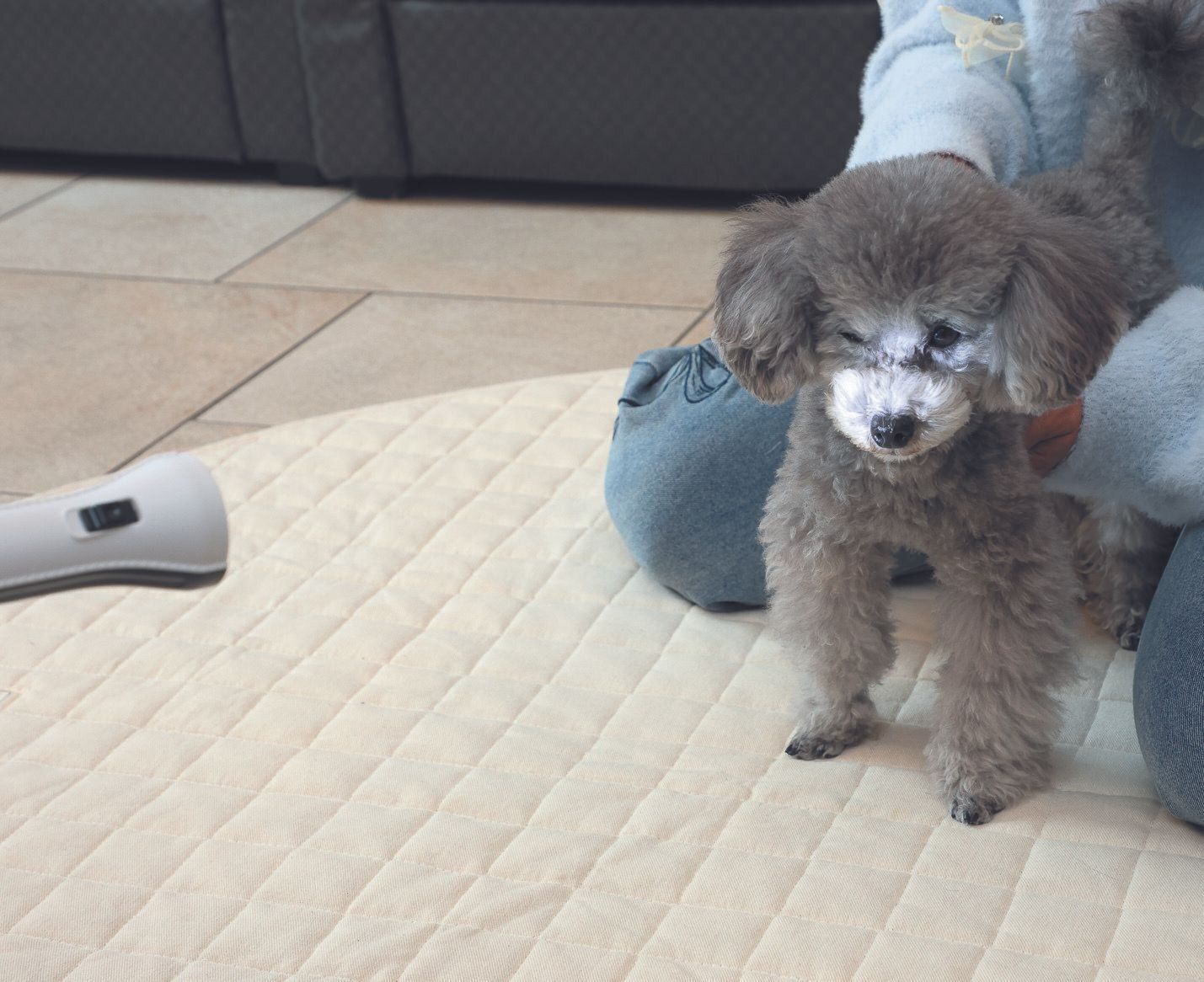 目をつぶれば光を感じているサイン