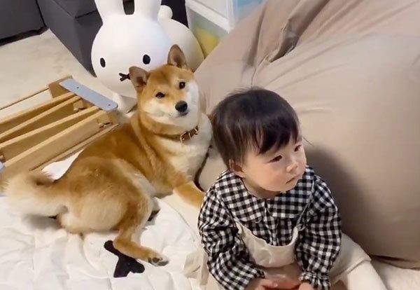 寄り添うりんご郎くんと妹ちゃん