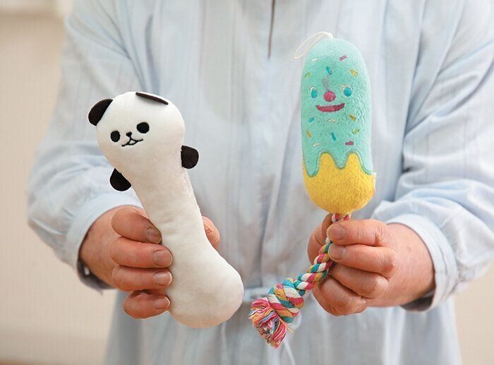 2つの犬用おもちゃ