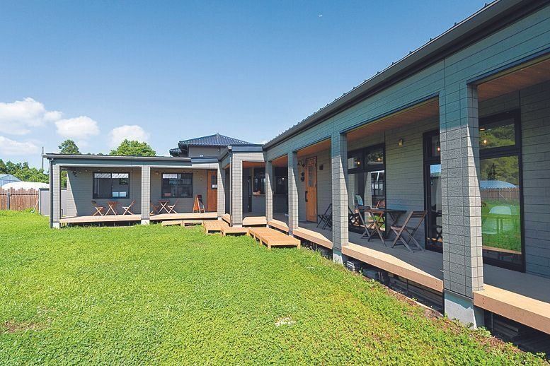 施設内には保護犬カフェとは別にレストランの棟も