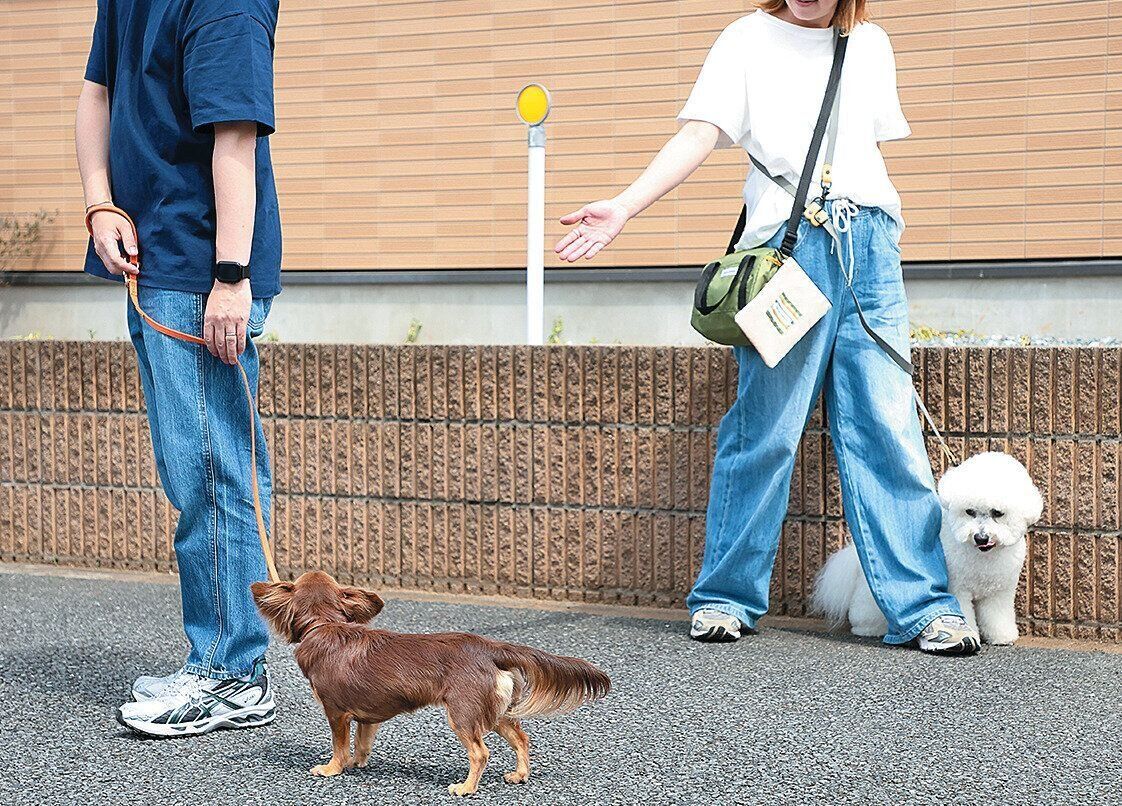 壁際に避難する様子