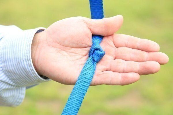 リードを結んでセーフティグリップを作る