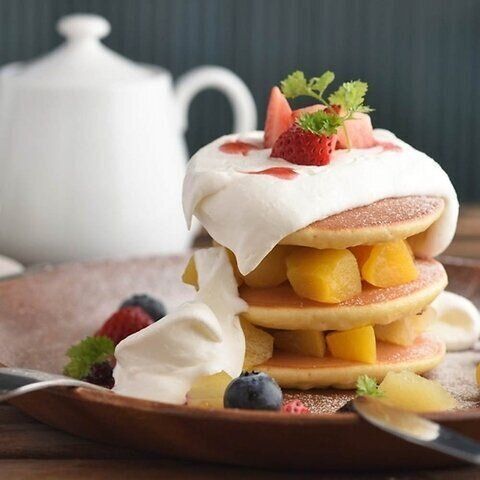 生クリームたっぷりのパンケーキ