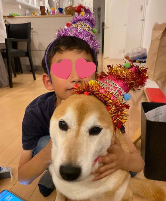 お誕生日パーティーを楽しむロコちゃんと甥っ子さん