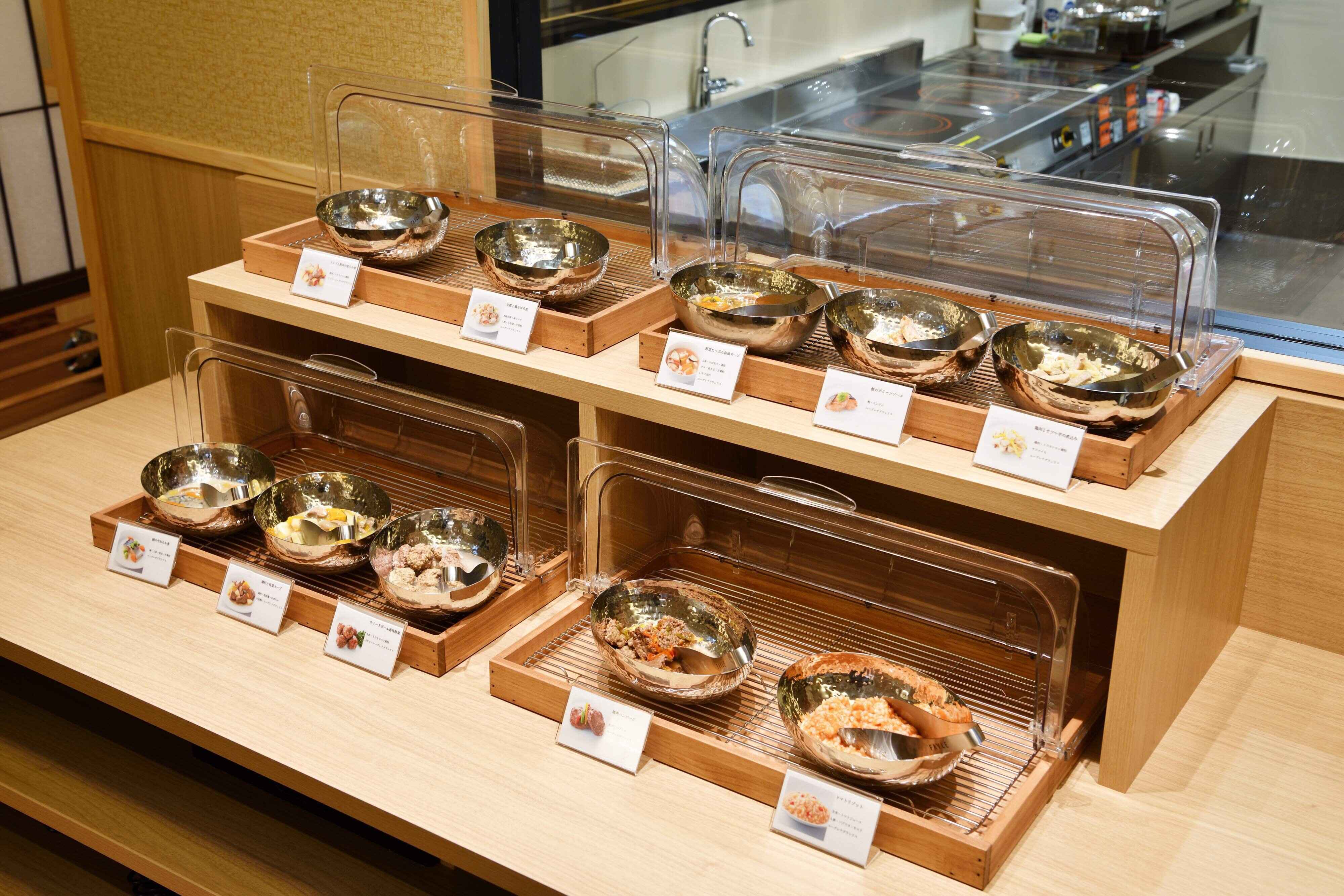 犬用のビュッフェスタイルのメニュー