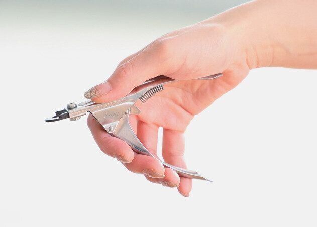 爪切りの正しい持ち方