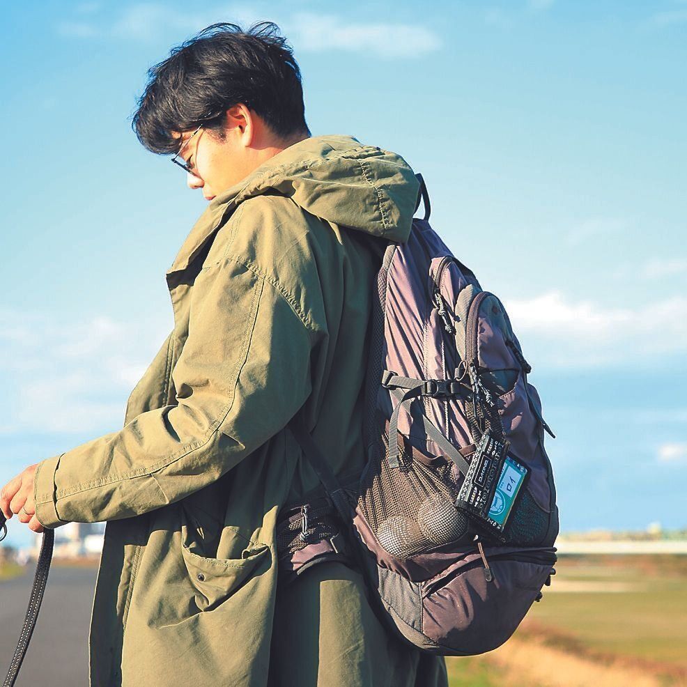 荷物が多い吉岡さんはリュックを愛用