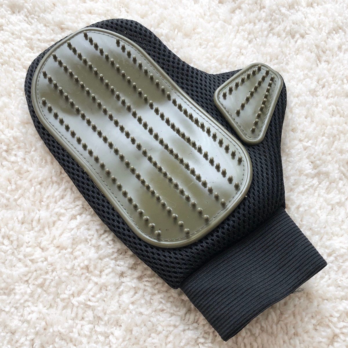 グローブはメッシュ素材