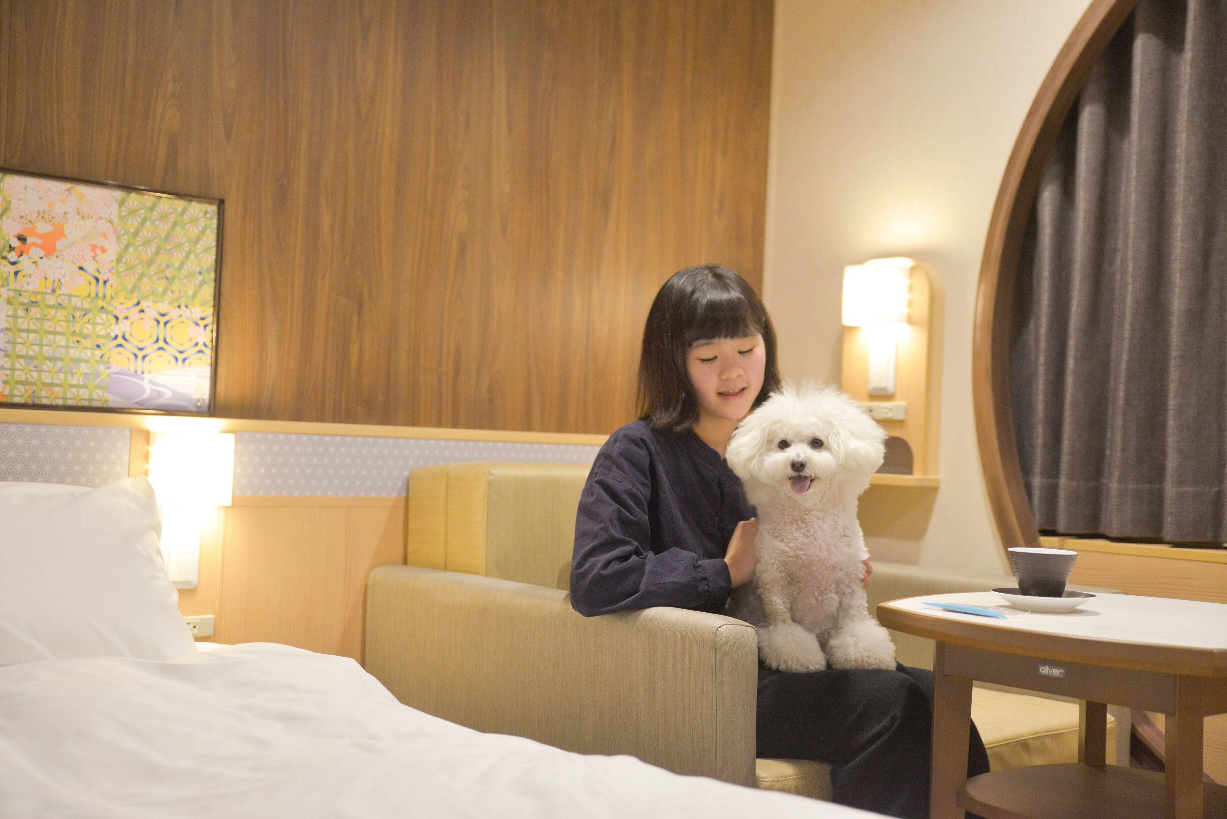 まるでホテルのようなお部屋で娘も愛犬モモもリラックス