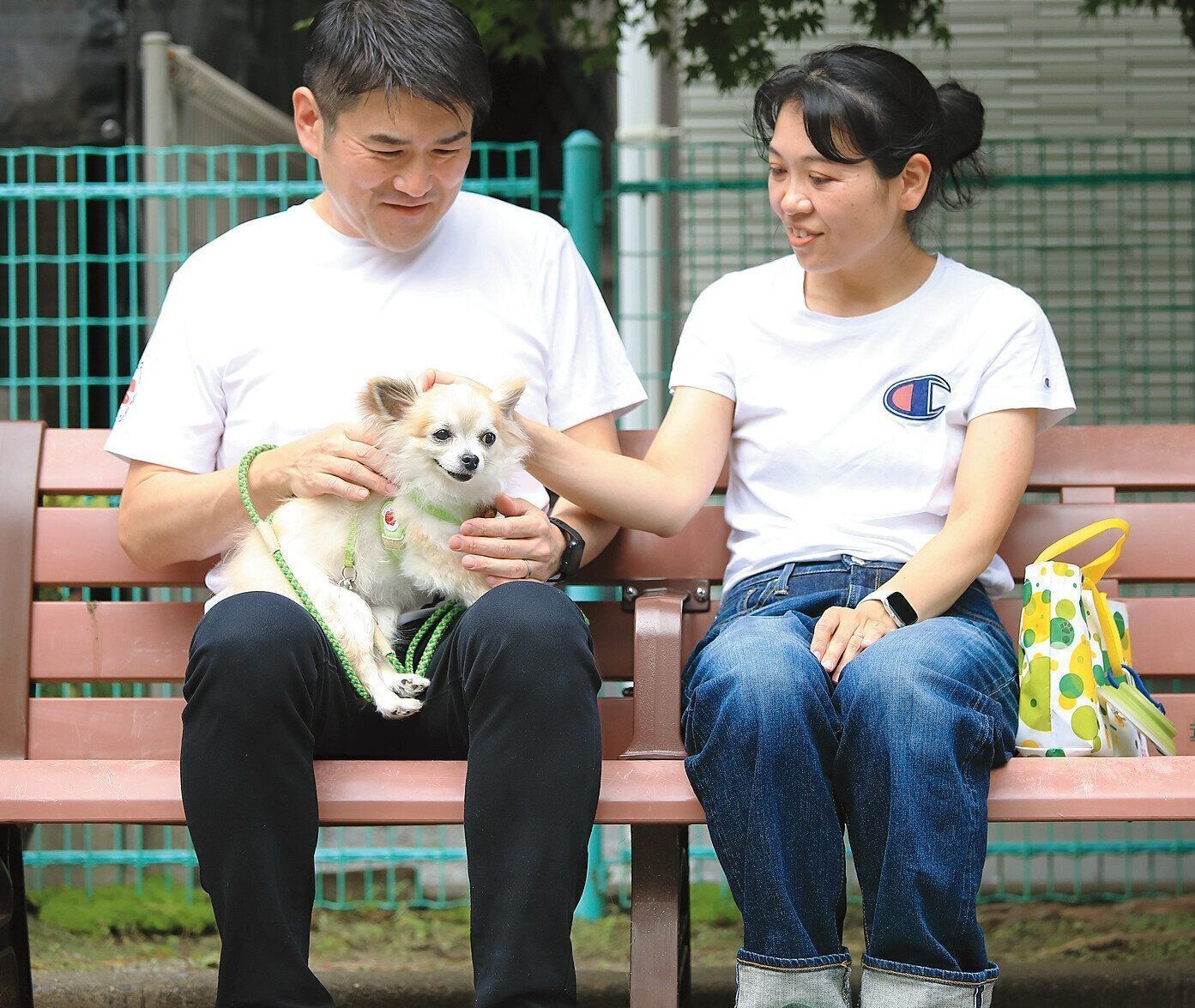 現在、散歩は外の空気に触れる程度にして、歩くのはほんの少しに。それでも外に出ることは楽太郎くんにとってよい気分転換になります