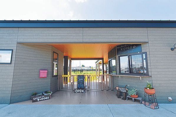 キドックスの新施設のエントランス。ここでまずは入場料を払います(中学生以上300円ほか)。施設は寄付により運営