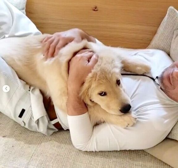 パパさんに抱っこされるアランくん