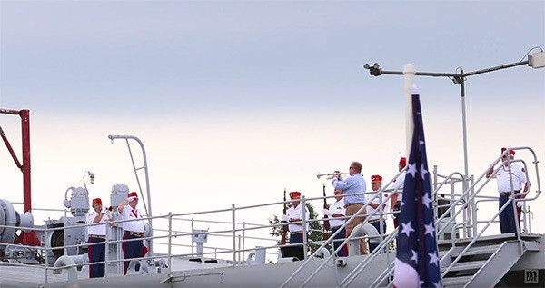 楽器を演奏する人