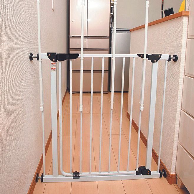 市販のゲートに突っ張り棒をプラス