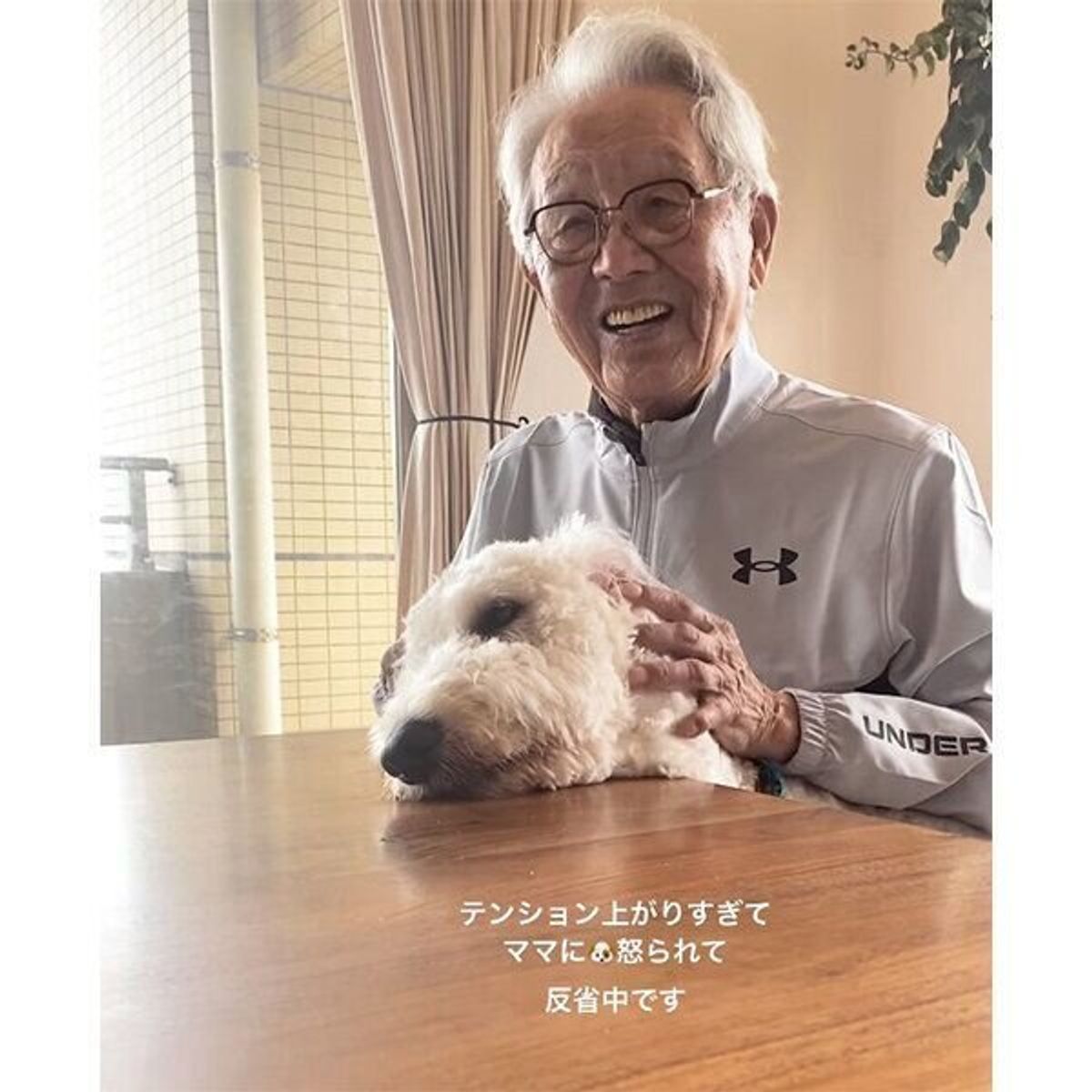 怒られちゃったから慰めて 大好きなおじいちゃんに甘える大型犬 ふたりの関係性が素敵すぎた いぬのきもちweb Magazine 怒られちゃったから慰めて 大好きなおじいちゃんに甘える大型犬 ふたりの関係性が素敵すぎた いぬのきもちweb Magazine