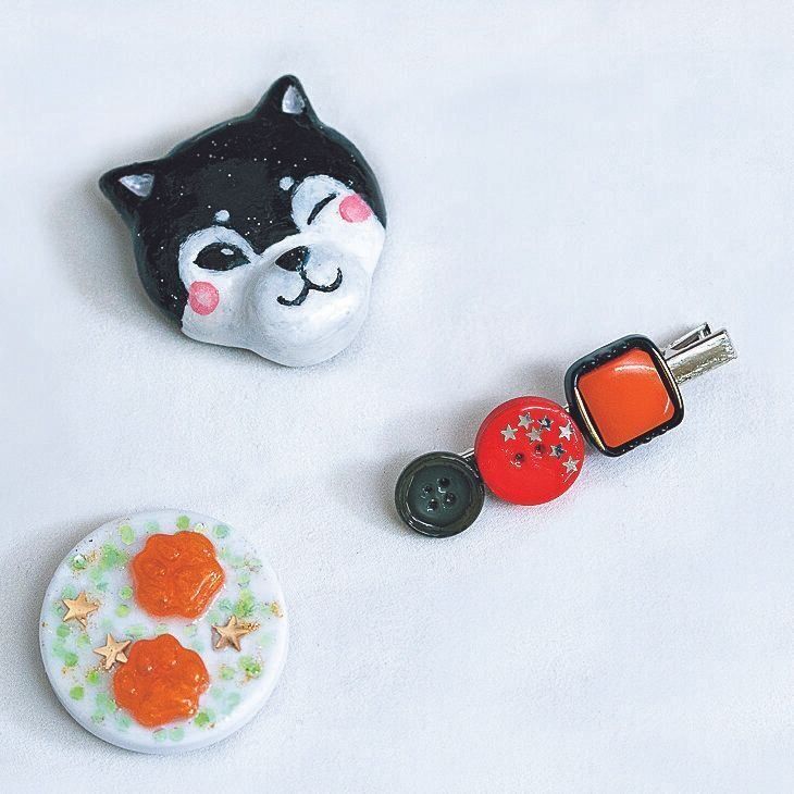 店内で販売しているハンドメイド作品。売り上げの一部は支援金に