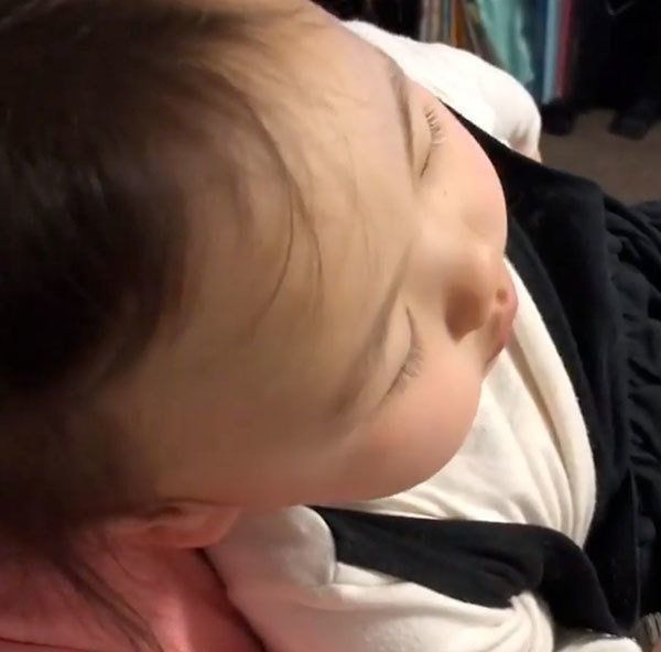 眠る妹ちゃん