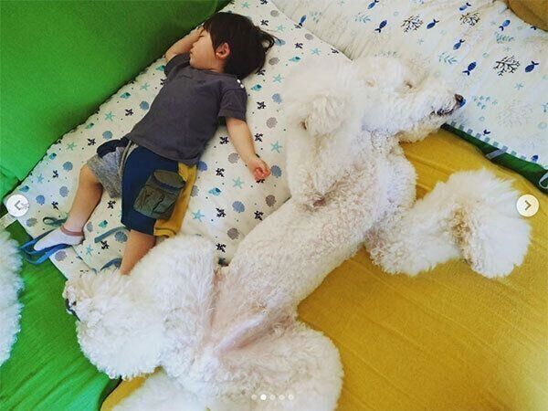一緒に眠るがくくんとむぎくん