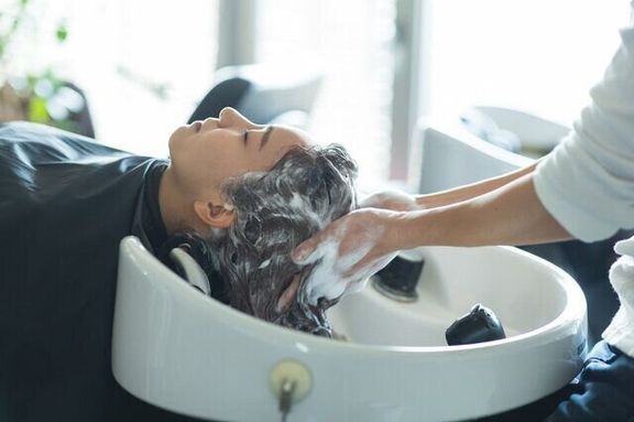 美容院での素朴な疑問。シャンプーのとき首に力入れる? 入れない?