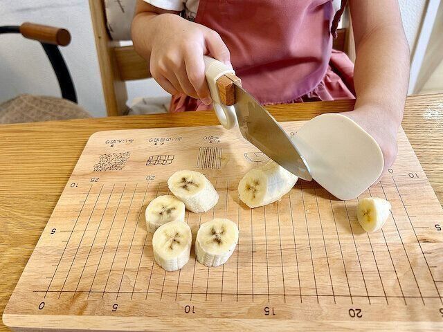 スリーコインズのキッズ用包丁＆まな板