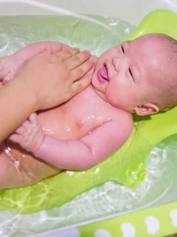 赤ちゃんの おうち水遊び 溺水や熱中症を防ぐ注意ポイントを解説 専門家 たまひよ 赤ちゃんの おうち水遊び 溺水や熱中症を防ぐ注意ポイントを解説 専門家 たまひよ