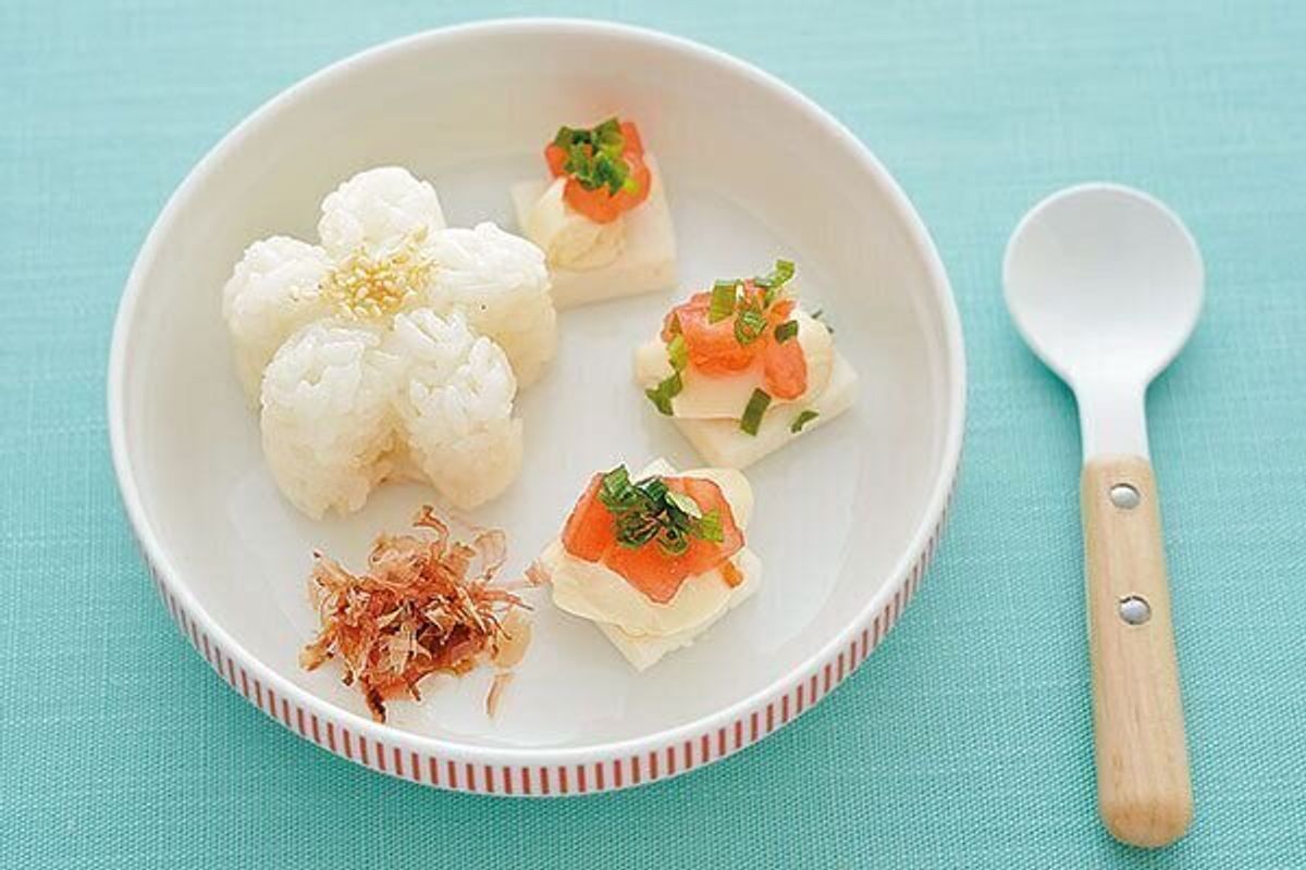 トマトとはんぺんのお皿で混ぜ混ぜごはん 大人2人 子ども1人分 幼児食レシピ たまひよ トマトとはんぺんのお皿で混ぜ混ぜごはん 大人2人 子ども1人分 幼児食レシピ たまひよ